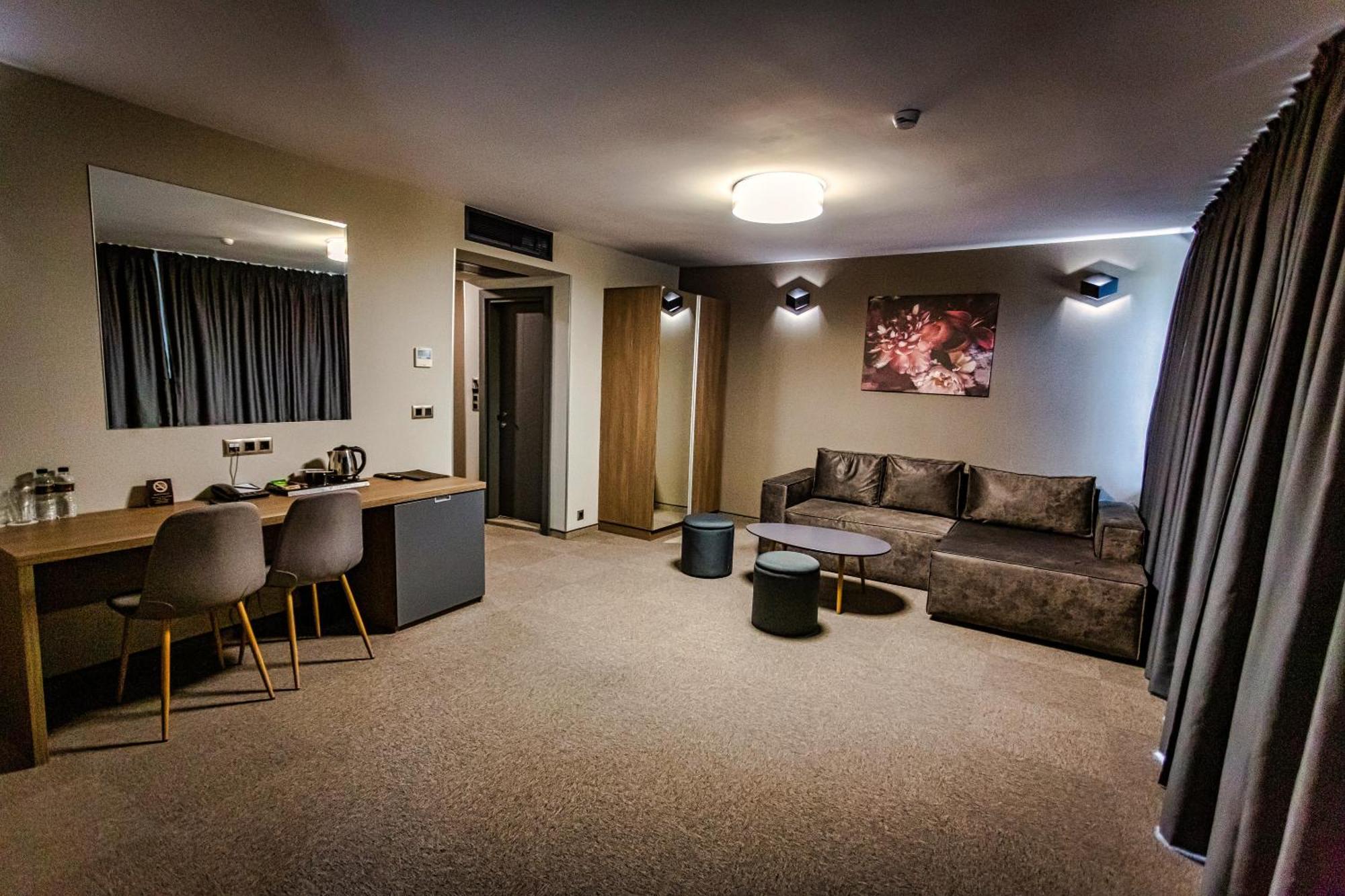 Jitomir Hotel Montana Extérieur photo