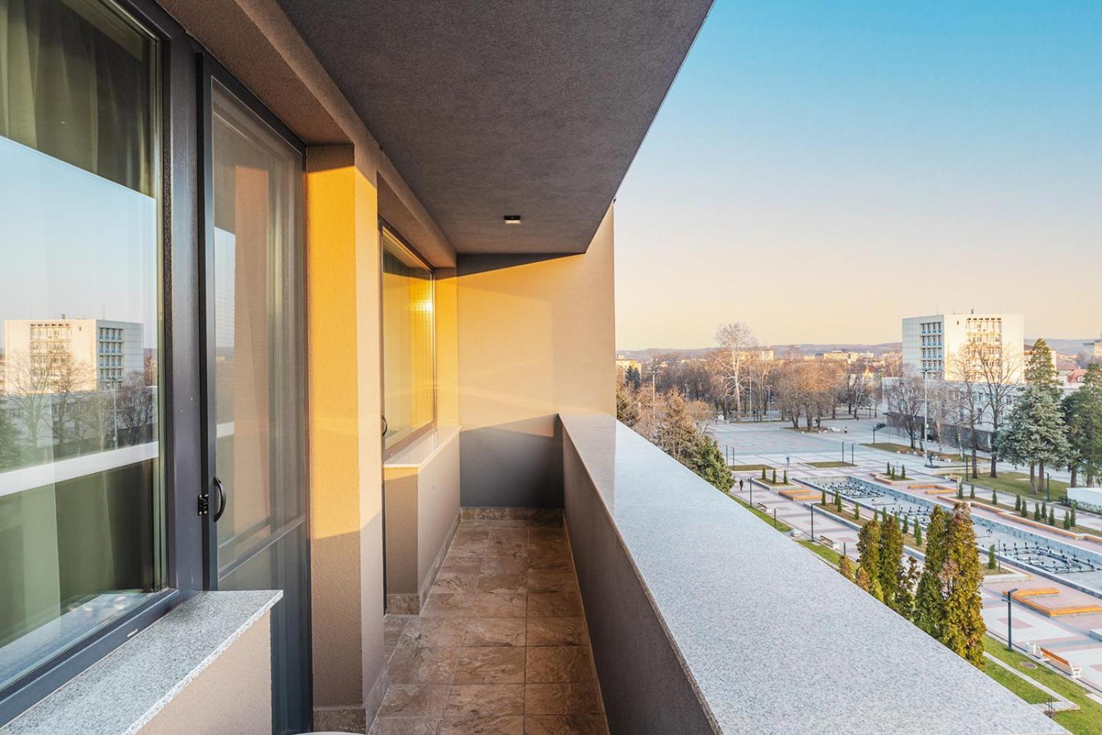 Jitomir Hotel Montana Extérieur photo