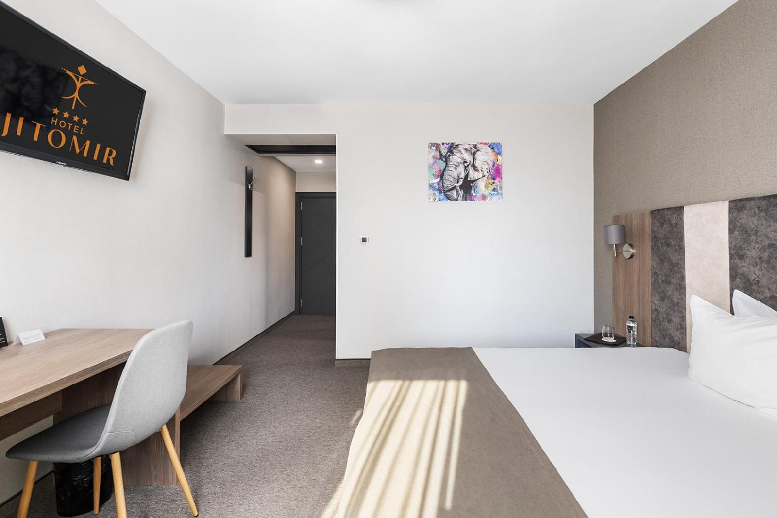 Jitomir Hotel Montana Extérieur photo